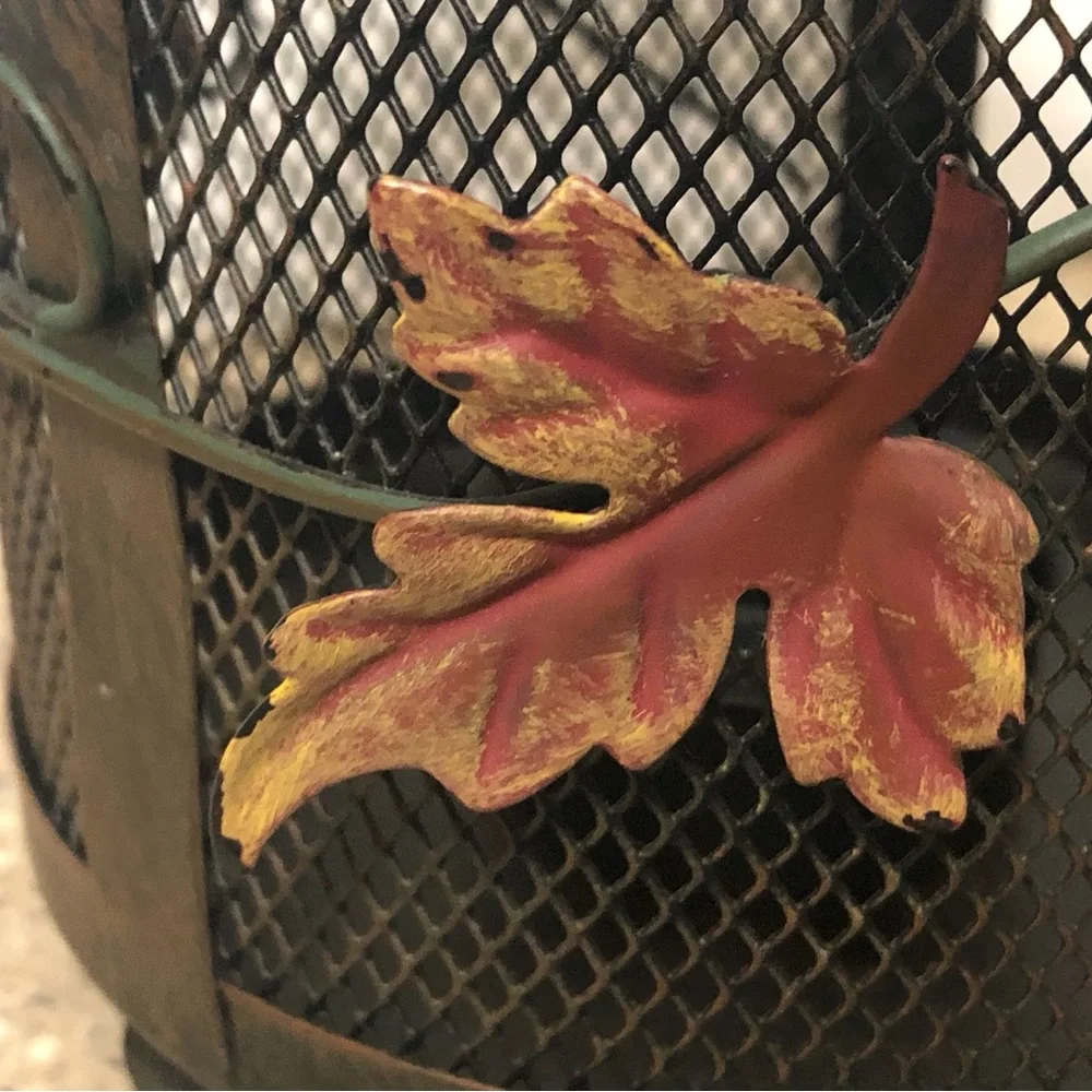 Yankee Candle Metal/Mesh Candle Holder with Autumn Leaf & Acorn Accent